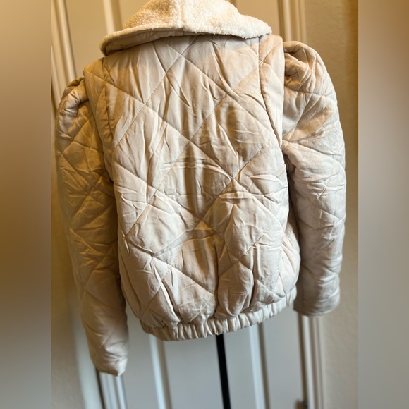 🌈NWT Blank NYC  Womens Faux Fur Trim Quilted Puffer Jacket Medium retail $148 - Picture 11 of 13